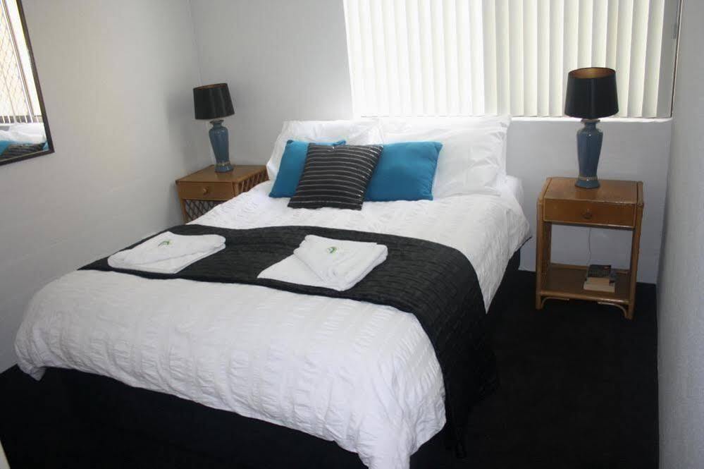 Mylos Holiday Apartments Alexandra Headland Eksteriør bilde